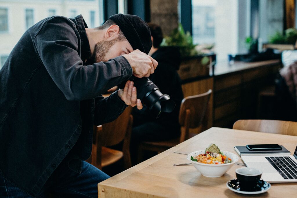 Creating content for restaurant social media management