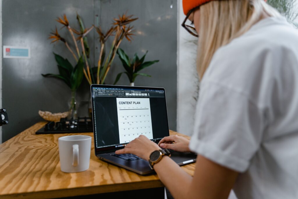 Restaurant social media content planning calendar